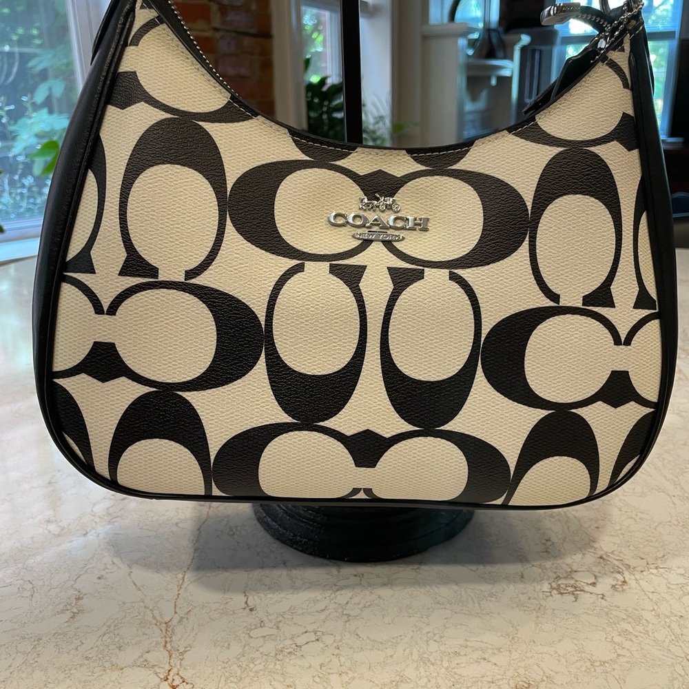 Coach Teri  black and white signature Teri hobo Shoulder Bag excellent condition